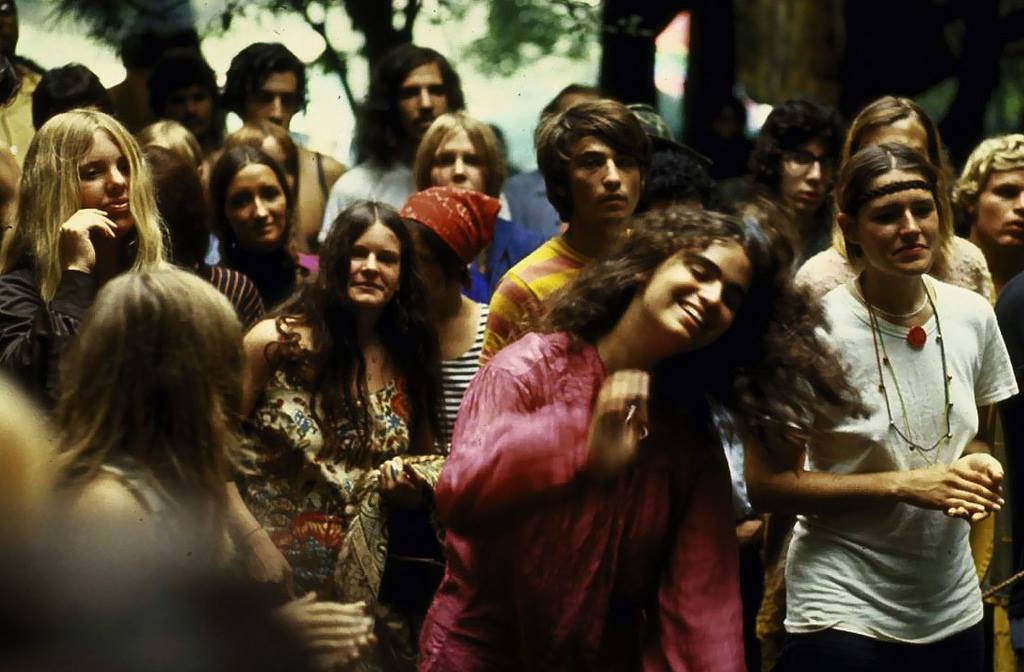 an overview of the 1969 original woodstock festival In 2009 woodstock festival poland gathered above 400,000 people, in 2011 the attendance was above 700,000, in in 2009, for the 40th anniversary of the original woodstock festival from 1969, michael lang, the organizer of the american event, was invited. an overview of the 1969 original woodstock festival In 2009 woodstock festival poland gathered above 400,000 people, in 2011 the attendance was above 700,000, in in 2009, for the 40th anniversary of the original woodstock festival from 1969, michael lang, the organizer of the american event, was invited.