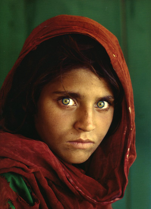Afghan_Girl,_Pakistan,_1984
