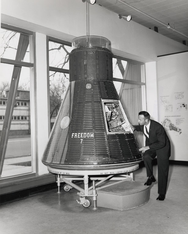 The capsule that sat atop the rocket in other picture that Sheppard made entire flight in. Photo: pics-about-space
