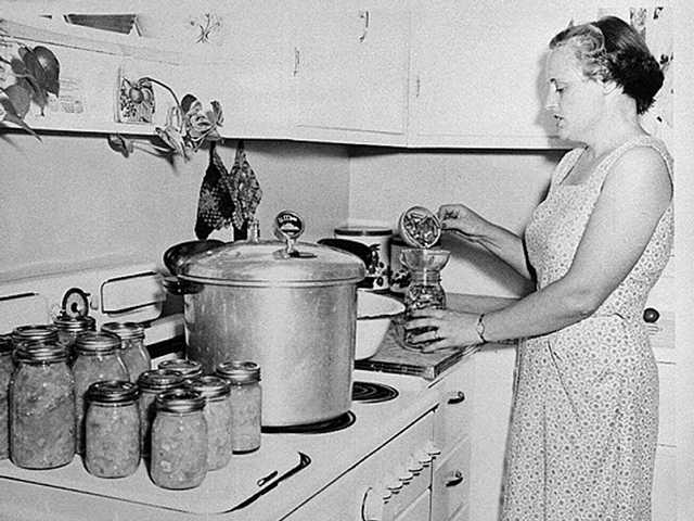 Scrimping Snacks: 5 Bizarre Recipes From The Depression