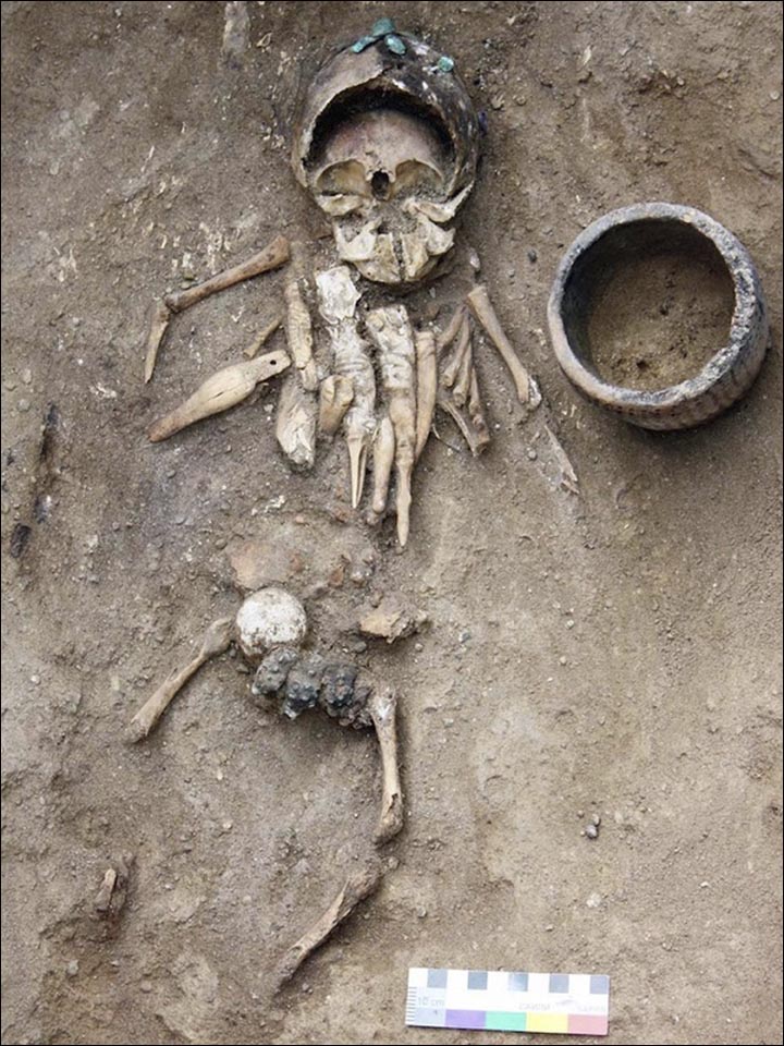 The baby burial at Itkol Lake [PHOTO: siberiantimes.com]