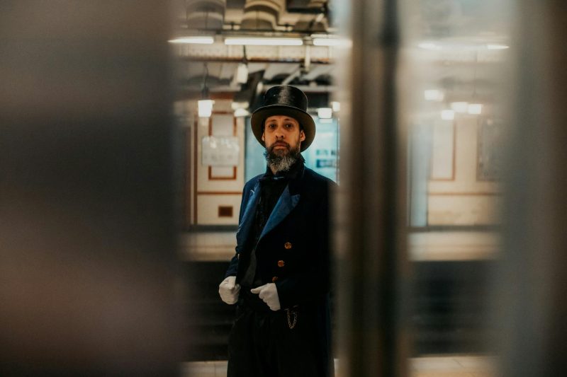 Comparing Early 1900s and Modern Winter Coats