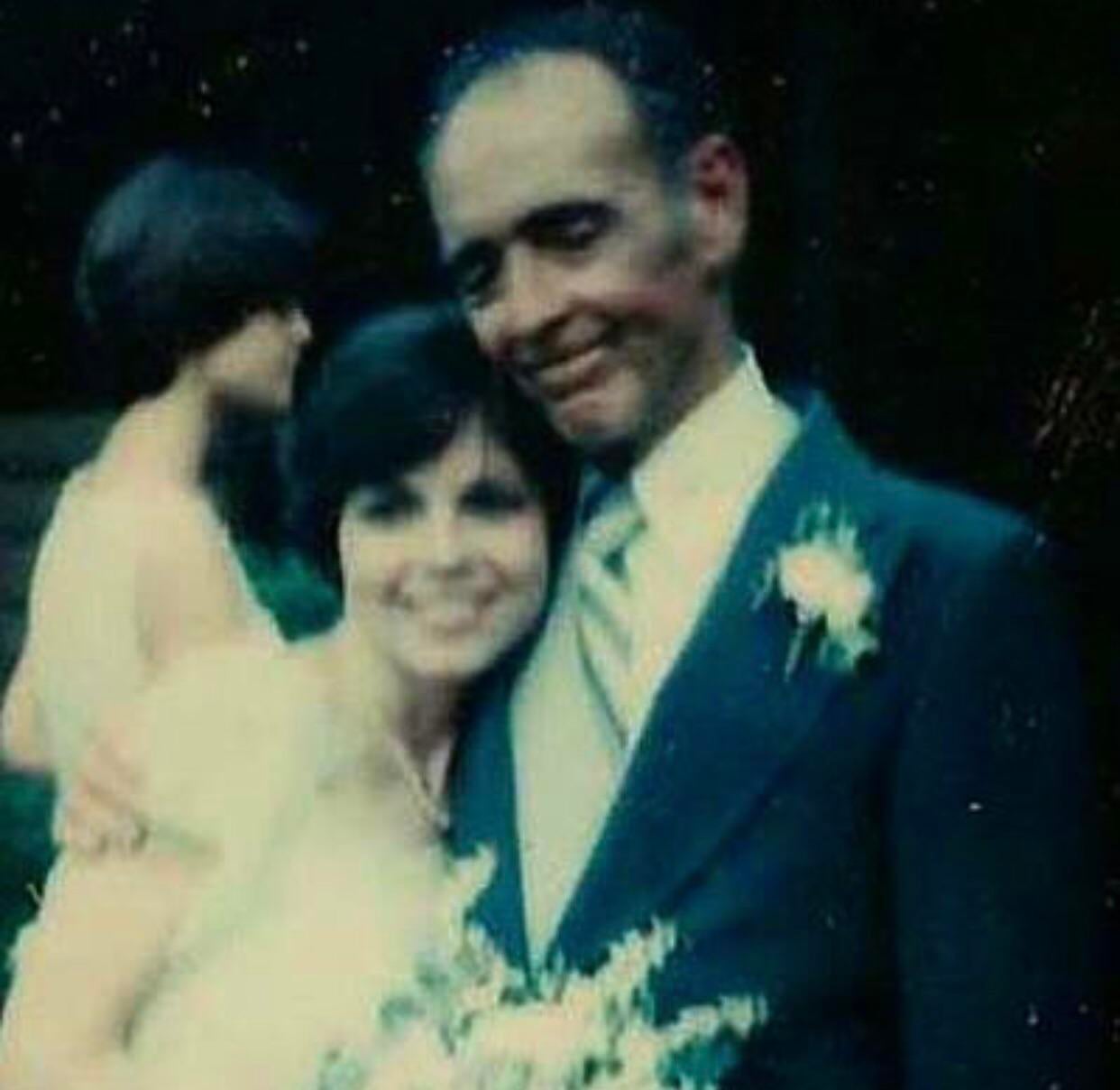 5 Things That Wedding Photo From 1979 Gets Right