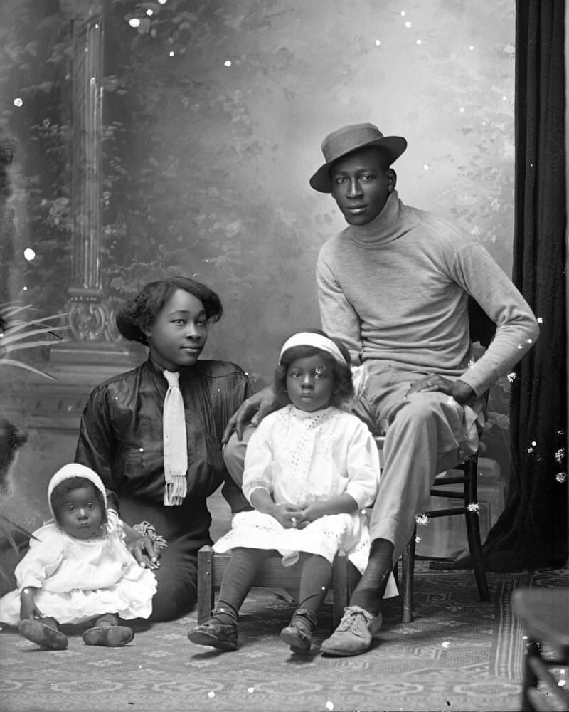 What If That 1913 Family Skipped the Studio Photo?
